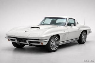Chevrolet Corvette in Arctic White