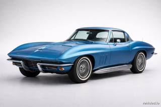 Chevrolet Corvette in Elkhart Lake Blue