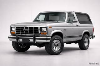 Ford Bronco in Iconic Silver
