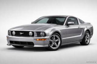 Ford Mustang in Iconic Silver