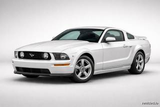 Ford Mustang in Oxford White