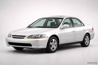 Honda Accord in Platinum White Pearl