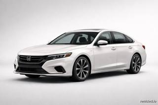 Honda Accord in Platinum White Pearl