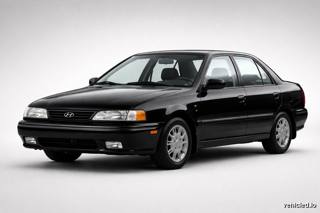 Hyundai Elantra in Phantom Black
