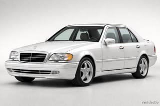 Mercedes-Benz C-Class in Designo Diamond White Bright