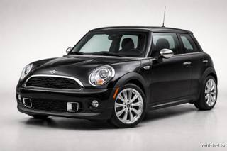 Mini Cooper in Midnight Black