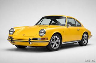 Porsche 911 in Racing Yellow