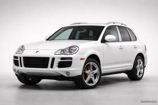 Porsche Cayenne in Carrara White