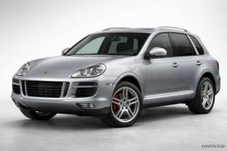 Porsche Cayenne in Dolomite Silver Metallic