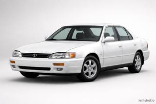 Toyota Camry in Wind Chill Pearl