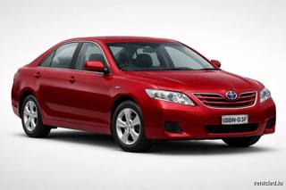 Toyota Camry in Ruby Flare Pearl