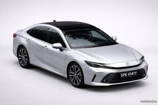 Toyota Camry in Celestial Silver Metallic