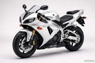 Yamaha YZF-R1 in Pearl White