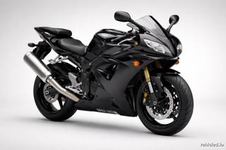 Yamaha YZF-R1 in Raven